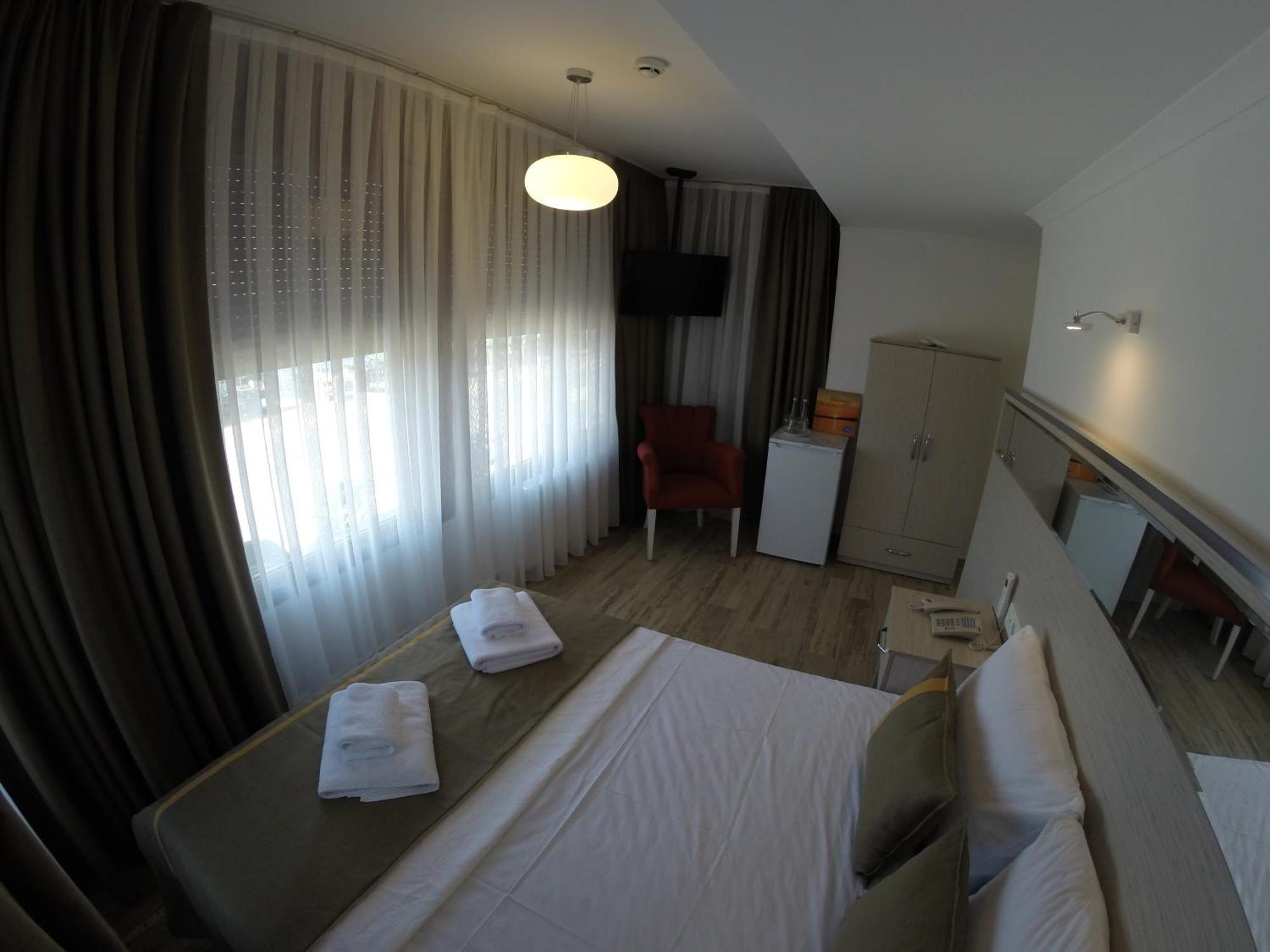 אורלה Yakamoz Otel מראה חיצוני תמונה